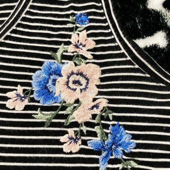 AMERICAN EAGLE Black and white striped floral embroidery tank top ~ XS SMALL tee - Picture 4 of 14